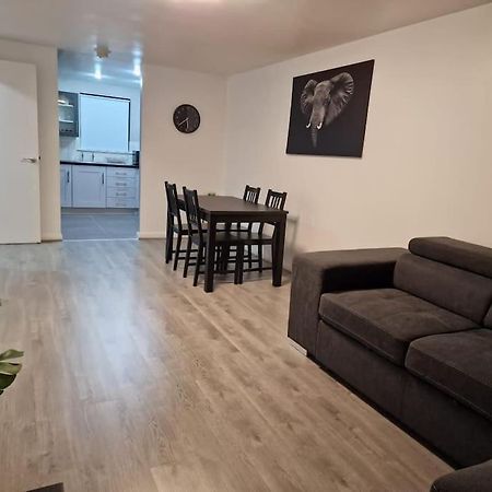 Contemporary City Centre Flat ベルファスト エクステリア 写真