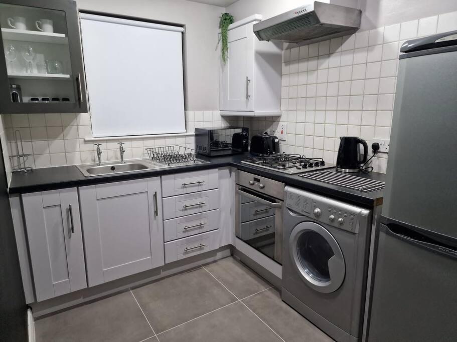 Contemporary City Centre Flat ベルファスト エクステリア 写真